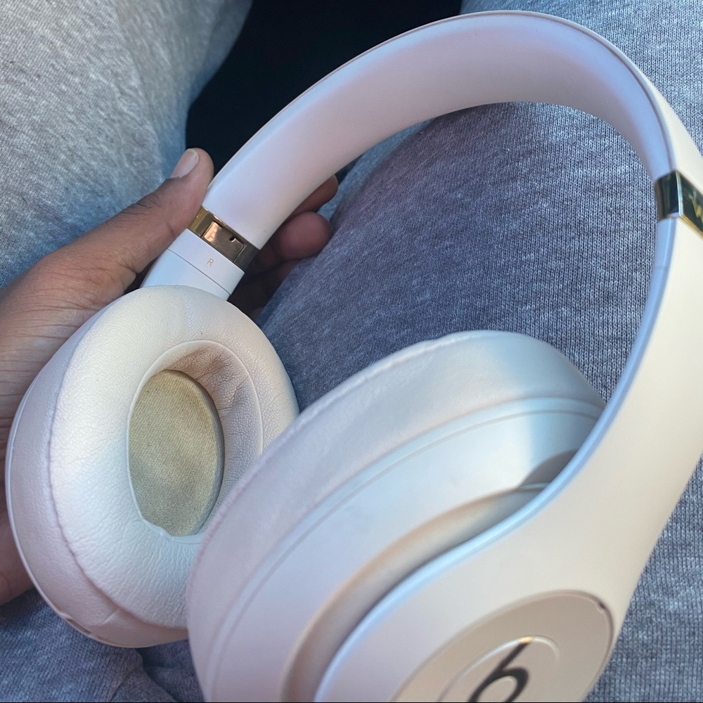 Beats pro 3 headphones